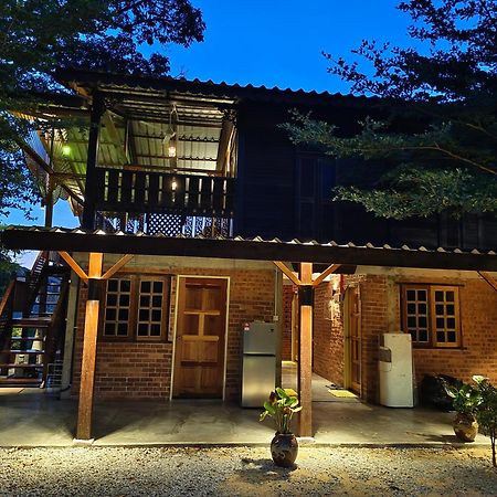 Sayang Di Kaki Bukit Homestay Near Icon City Букит-Мертаджам Экстерьер фото