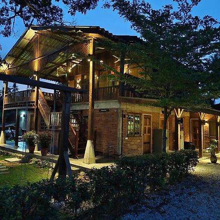 Sayang Di Kaki Bukit Homestay Near Icon City Букит-Мертаджам Экстерьер фото