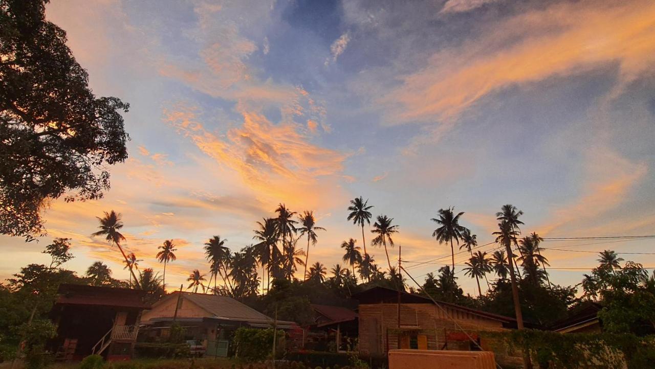 Sayang Di Kaki Bukit Homestay Near Icon City Букит-Мертаджам Экстерьер фото
