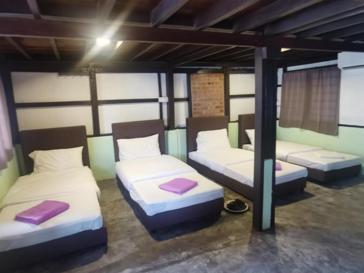 Sayang Di Kaki Bukit Homestay Near Icon City Букит-Мертаджам Экстерьер фото