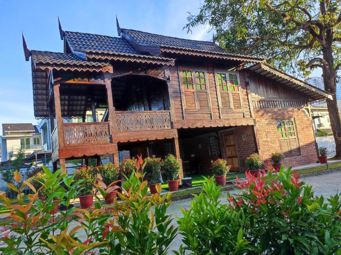 Sayang Di Kaki Bukit Homestay Near Icon City Букит-Мертаджам Экстерьер фото