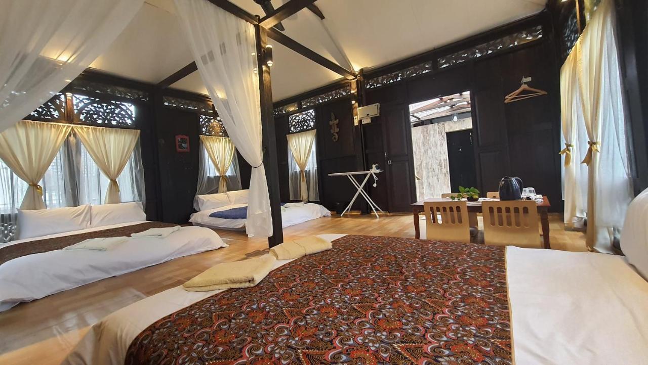 Sayang Di Kaki Bukit Homestay Near Icon City Букит-Мертаджам Экстерьер фото