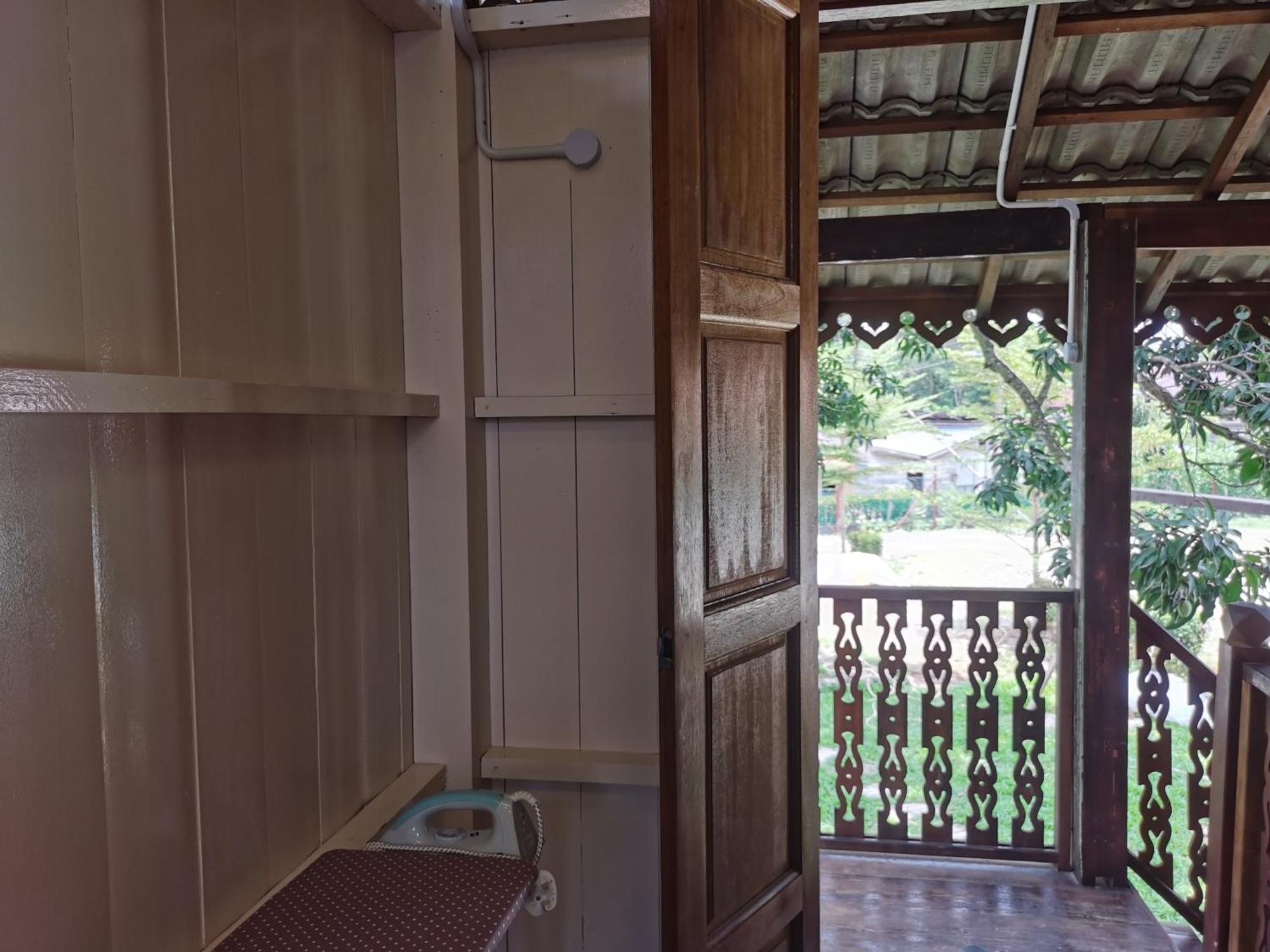 Sayang Di Kaki Bukit Homestay Near Icon City Букит-Мертаджам Экстерьер фото