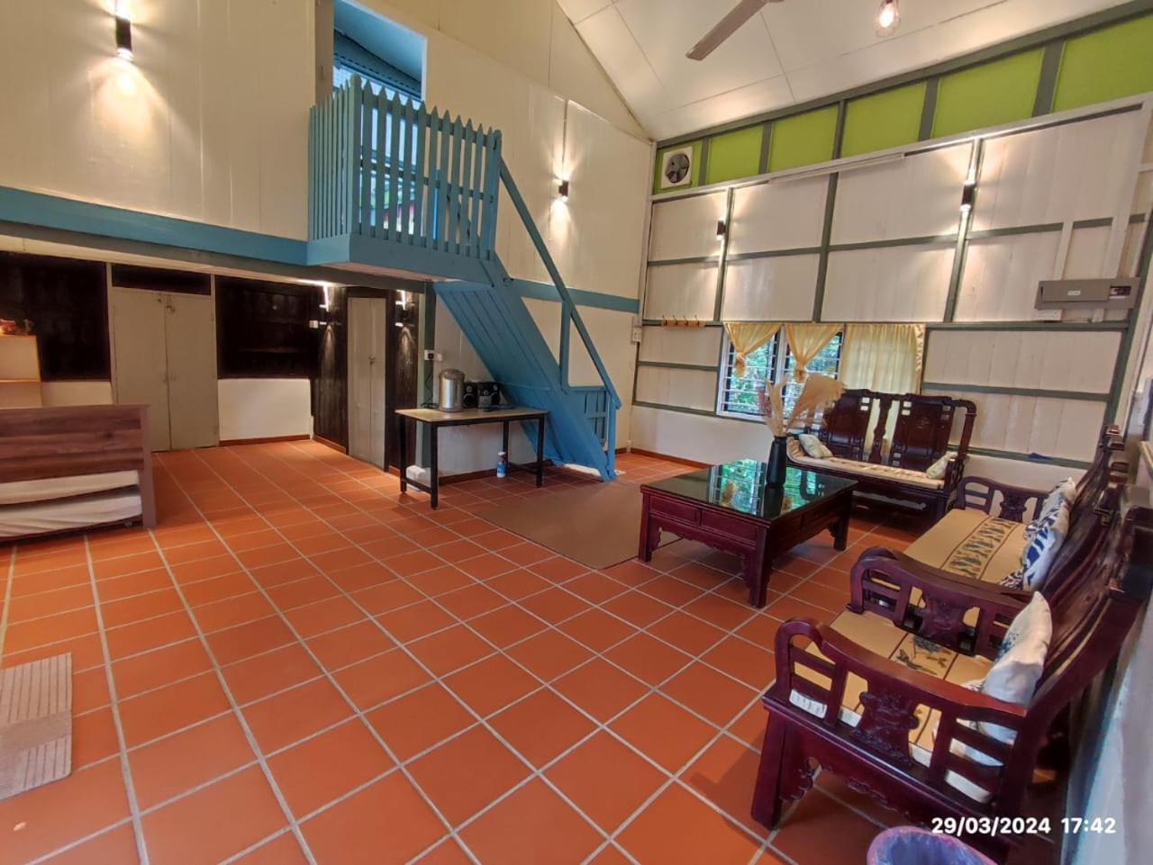 Sayang Di Kaki Bukit Homestay Near Icon City Букит-Мертаджам Экстерьер фото