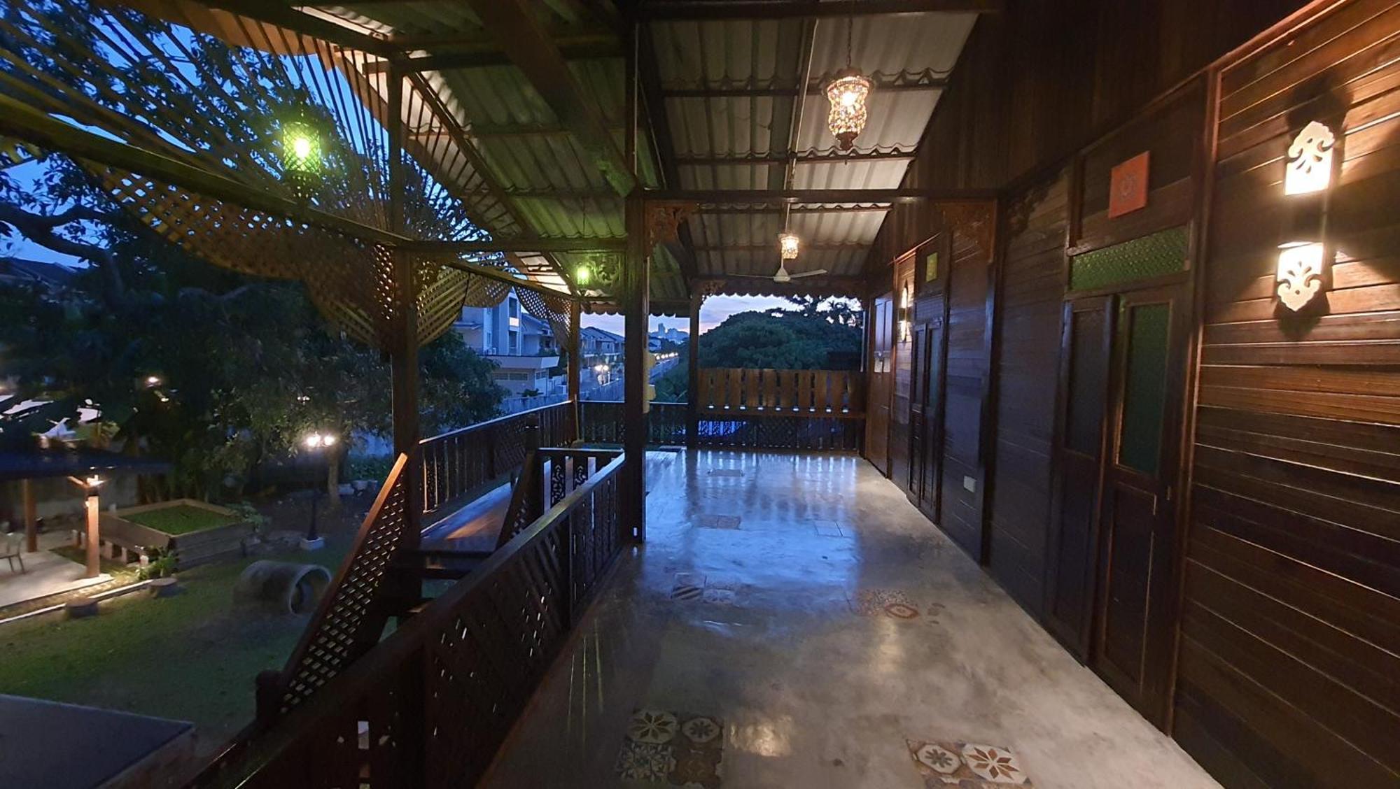 Sayang Di Kaki Bukit Homestay Near Icon City Букит-Мертаджам Экстерьер фото
