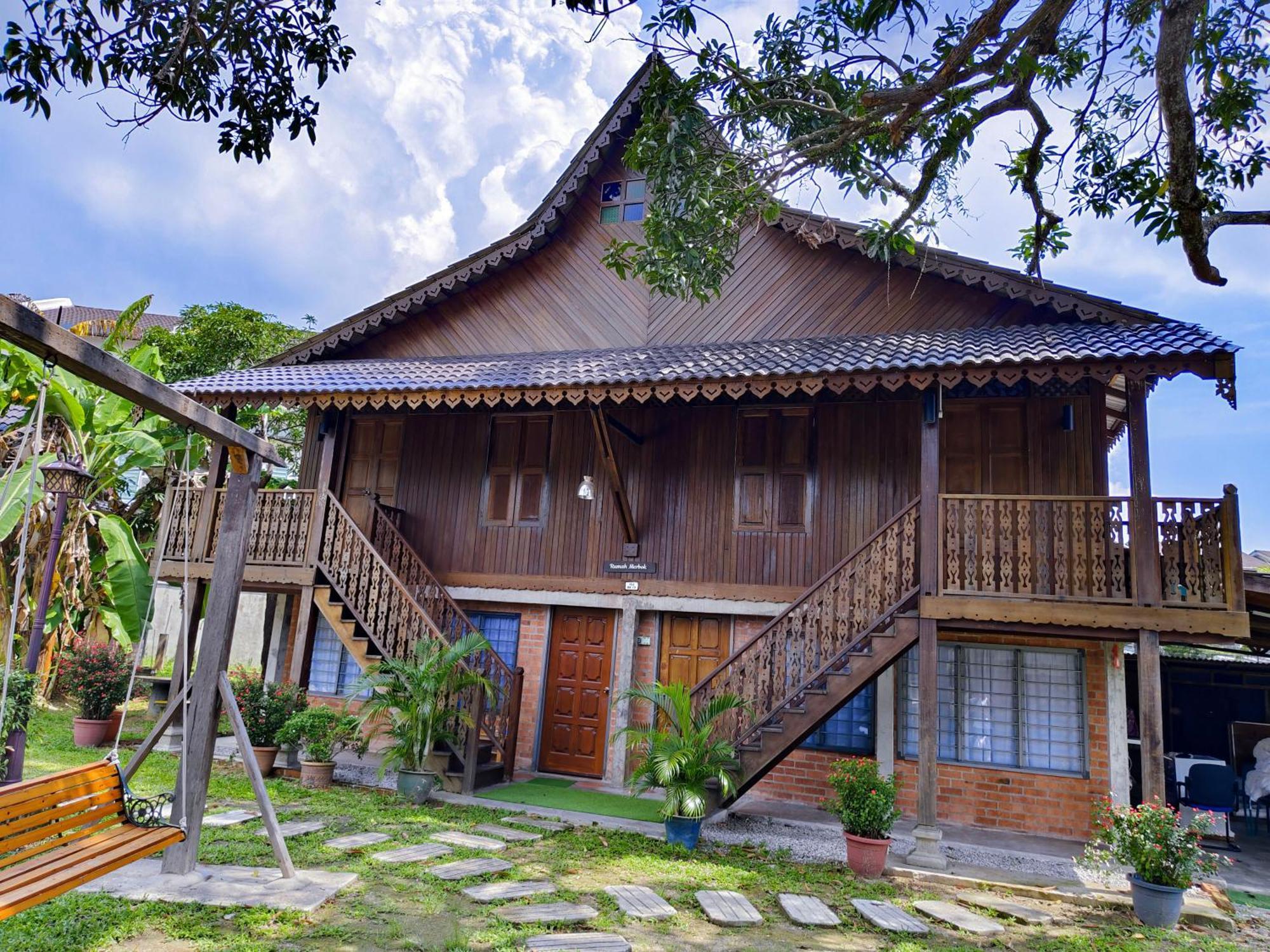 Sayang Di Kaki Bukit Homestay Near Icon City Букит-Мертаджам Экстерьер фото