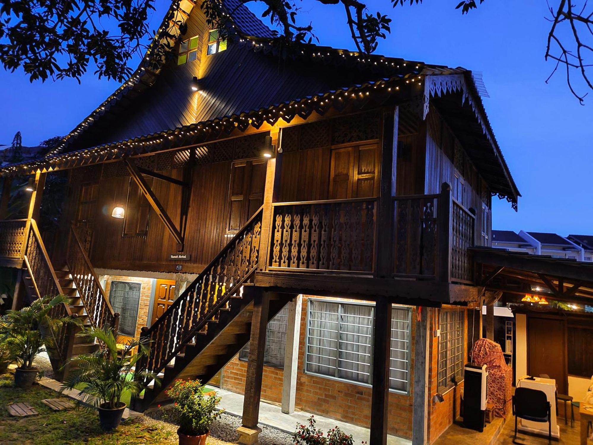 Sayang Di Kaki Bukit Homestay Near Icon City Букит-Мертаджам Экстерьер фото